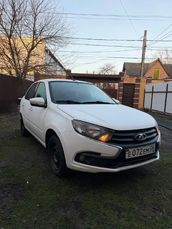 Продаю авто в очень хорошем состоянии! 2018 год, механика, пробег 85000 км. по запросу отправляю автотеку. кондиционер, печка работают отлично. мотор и коробка в прекрасном состоянии. без дтп, вся в заводе, есть маленький локальный окрас на багажнике. вложений не требует, ходовка мячик. без лицензии такси! 1 владелец по птс (оригинал). срочная продажа, 680 тысяч. номер для связи : 8-989-629-02-02. звоните, пишите в любое время ! - фотография - 2