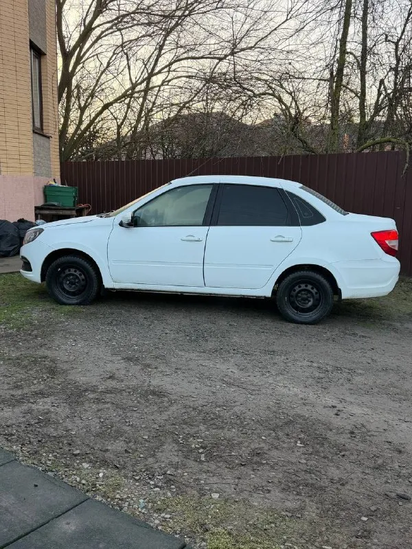 Продаю авто в очень хорошем состоянии! 2018 год, механика, пробег 85000 км. по запросу отправляю автотеку. кондиционер, печка работают отлично. мотор и коробка в прекрасном состоянии. без дтп, вся в заводе, есть маленький локальный окрас на багажнике. вложений не требует, ходовка мячик. без лицензии такси! 1 владелец по птс (оригинал). срочная продажа, 680 тысяч. номер для связи : 8-989-629-02-02. звоните, пишите в любое время ! - фотография - 3