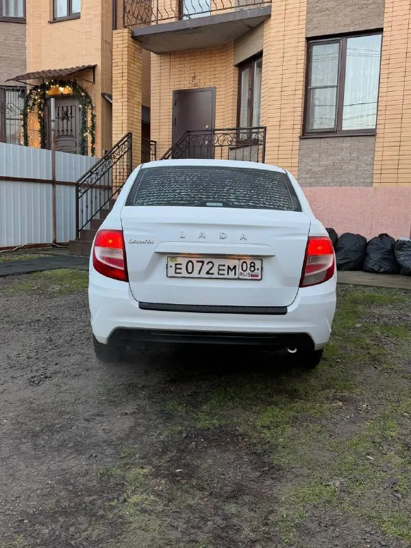 Продаю авто в очень хорошем состоянии! 2018 год, механика, пробег 85000 км. по запросу отправляю автотеку. кондиционер, печка работают отлично. мотор и коробка в прекрасном состоянии. без дтп, вся в заводе, есть маленький локальный окрас на багажнике. вложений не требует, ходовка мячик. без лицензии такси! 1 владелец по птс (оригинал). срочная продажа, 680 тысяч. номер для связи : 8-989-629-02-02. звоните, пишите в любое время ! - фотография - 5