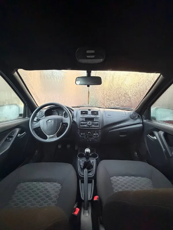 Продаю авто в очень хорошем состоянии! 2018 год, механика, пробег 85000 км. по запросу отправляю автотеку. кондиционер, печка работают отлично. мотор и коробка в прекрасном состоянии. без дтп, вся в заводе, есть маленький локальный окрас на багажнике. вложений не требует, ходовка мячик. без лицензии такси! 1 владелец по птс (оригинал). срочная продажа, 680 тысяч. номер для связи : 8-989-629-02-02. звоните, пишите в любое время ! - фотография - 8