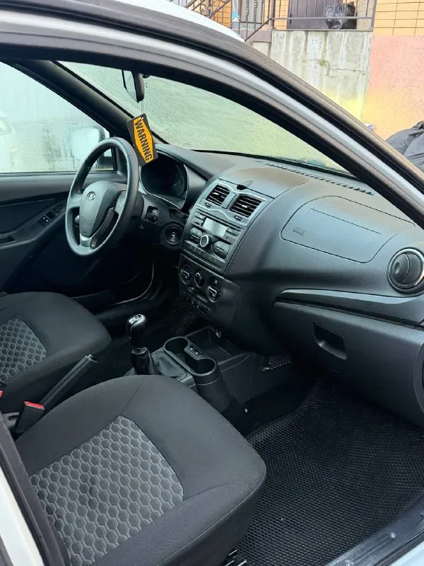 Продаю авто в очень хорошем состоянии! 2018 год, механика, пробег 85000 км. по запросу отправляю автотеку. кондиционер, печка работают отлично. мотор и коробка в прекрасном состоянии. без дтп, вся в заводе, есть маленький локальный окрас на багажнике. вложений не требует, ходовка мячик. без лицензии такси! 1 владелец по птс (оригинал). срочная продажа, 680 тысяч. номер для связи : 8-989-629-02-02. звоните, пишите в любое время ! - фотография - 9