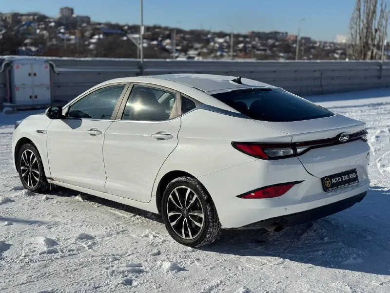 🏁в продаже jac j7 год выпуска: 2023 пробег на табло: 58 000 км птс: электронный, юр. чистый двигатель: 1.5 бензин трансмиссия: cvt vin: lj12fkt31p4024301 цена: 1 020 000 руб. 📞 + 7 (928) 113-61-61 адрес: г. ростов-на-дону, тц «сиверс», пр. сиверса, 23 – как нас найти способы оплаты: — наличные; — кредит (20 банков); — безнал без ндс; — обмен на ваш авто. больше подробностей об авто и способах оплаты узнавайте у менеджера @autozaorndbot _______________ смотрите все авто в наличии – https://autozao. ru/ 🗺️ присоединяйтесь к авто зао в других городах: — москва — краснодар — екатеринбург - фотография - 3