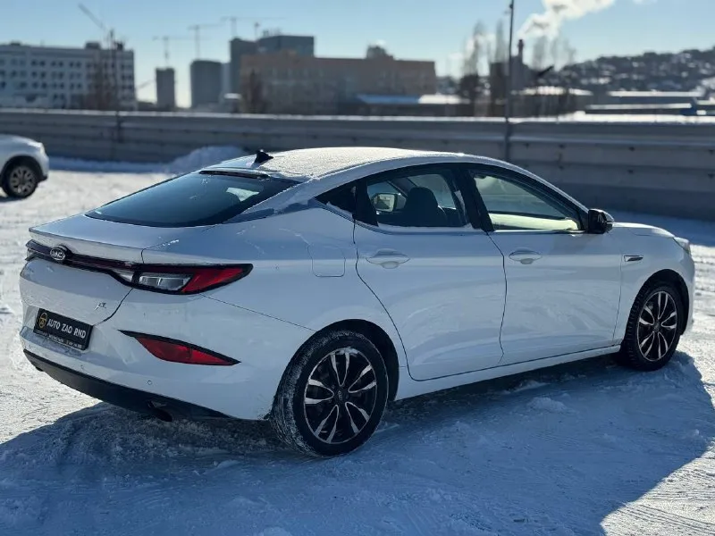 🏁в продаже jac j7 год выпуска: 2023 пробег на табло: 58 000 км птс: электронный, юр. чистый двигатель: 1.5 бензин трансмиссия: cvt vin: lj12fkt31p4024301 цена: 1 020 000 руб. 📞 + 7 (928) 113-61-61 адрес: г. ростов-на-дону, тц «сиверс», пр. сиверса, 23 – как нас найти способы оплаты: — наличные; — кредит (20 банков); — безнал без ндс; — обмен на ваш авто. больше подробностей об авто и способах оплаты узнавайте у менеджера @autozaorndbot _______________ смотрите все авто в наличии – https://autozao. ru/ 🗺️ присоединяйтесь к авто зао в других городах: — москва — краснодар — екатеринбург - фотография - 4