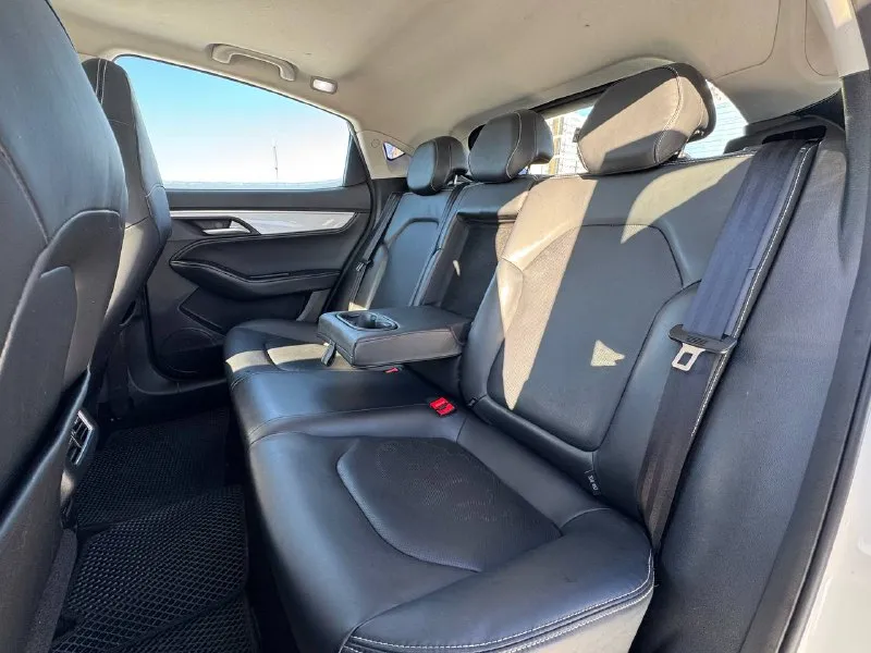 🏁в продаже jac j7 год выпуска: 2023 пробег на табло: 58 000 км птс: электронный, юр. чистый двигатель: 1.5 бензин трансмиссия: cvt vin: lj12fkt31p4024301 цена: 1 020 000 руб. 📞 + 7 (928) 113-61-61 адрес: г. ростов-на-дону, тц «сиверс», пр. сиверса, 23 – как нас найти способы оплаты: — наличные; — кредит (20 банков); — безнал без ндс; — обмен на ваш авто. больше подробностей об авто и способах оплаты узнавайте у менеджера @autozaorndbot _______________ смотрите все авто в наличии – https://autozao. ru/ 🗺️ присоединяйтесь к авто зао в других городах: — москва — краснодар — екатеринбург - фотография - 8