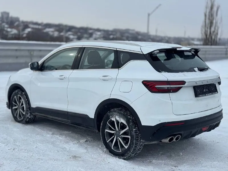 🏁в продаже geely coolray год выпуска: 2023 пробег на табло: 74 000 км птс: электронный, юр. чистый двигатель: 1.5 бензин трансмиссия: amt vin: y4k8622z2pb911571 цена: 1 330 000 руб. 📞 + 7 (928) 113-61-61 адрес: г. ростов-на-дону, тц «сиверс», пр. сиверса, 23 – как нас найти способы оплаты: — наличные; — кредит (20 банков); — безнал без ндс; — обмен на ваш авто. больше подробностей об авто и способах оплаты узнавайте у менеджера в @autozaorndbot __________________ смотрите все авто в наличии – https://autozao. ru/ 🗺️ присоединяйтесь к авто зао в других городах: — москва — краснодар — екатеринбург - фотография - 3