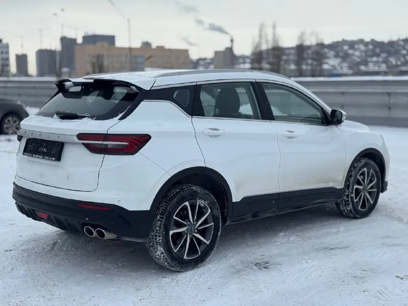 🏁в продаже geely coolray год выпуска: 2023 пробег на табло: 74 000 км птс: электронный, юр. чистый двигатель: 1.5 бензин трансмиссия: amt vin: y4k8622z2pb911571 цена: 1 330 000 руб. 📞 + 7 (928) 113-61-61 адрес: г. ростов-на-дону, тц «сиверс», пр. сиверса, 23 – как нас найти способы оплаты: — наличные; — кредит (20 банков); — безнал без ндс; — обмен на ваш авто. больше подробностей об авто и способах оплаты узнавайте у менеджера в @autozaorndbot __________________ смотрите все авто в наличии – https://autozao. ru/ 🗺️ присоединяйтесь к авто зао в других городах: — москва — краснодар — екатеринбург - фотография - 4