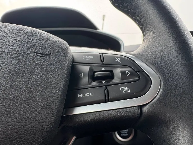 🏁в продаже geely coolray год выпуска: 2023 пробег на табло: 74 000 км птс: электронный, юр. чистый двигатель: 1.5 бензин трансмиссия: amt vin: y4k8622z2pb911571 цена: 1 330 000 руб. 📞 + 7 (928) 113-61-61 адрес: г. ростов-на-дону, тц «сиверс», пр. сиверса, 23 – как нас найти способы оплаты: — наличные; — кредит (20 банков); — безнал без ндс; — обмен на ваш авто. больше подробностей об авто и способах оплаты узнавайте у менеджера в @autozaorndbot __________________ смотрите все авто в наличии – https://autozao. ru/ 🗺️ присоединяйтесь к авто зао в других городах: — москва — краснодар — екатеринбург - фотография - 7