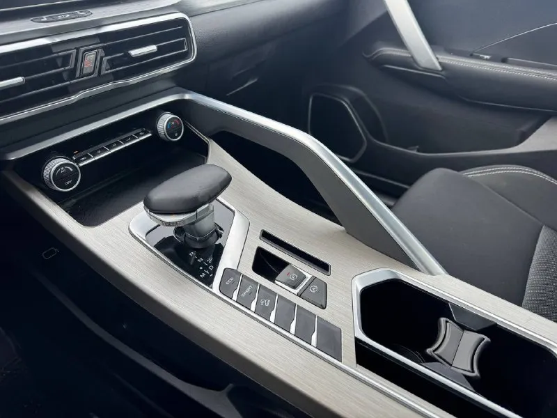 🏁в продаже geely coolray год выпуска: 2023 пробег на табло: 74 000 км птс: электронный, юр. чистый двигатель: 1.5 бензин трансмиссия: amt vin: y4k8622z2pb911571 цена: 1 330 000 руб. 📞 + 7 (928) 113-61-61 адрес: г. ростов-на-дону, тц «сиверс», пр. сиверса, 23 – как нас найти способы оплаты: — наличные; — кредит (20 банков); — безнал без ндс; — обмен на ваш авто. больше подробностей об авто и способах оплаты узнавайте у менеджера в @autozaorndbot __________________ смотрите все авто в наличии – https://autozao. ru/ 🗺️ присоединяйтесь к авто зао в других городах: — москва — краснодар — екатеринбург - фотография - 9