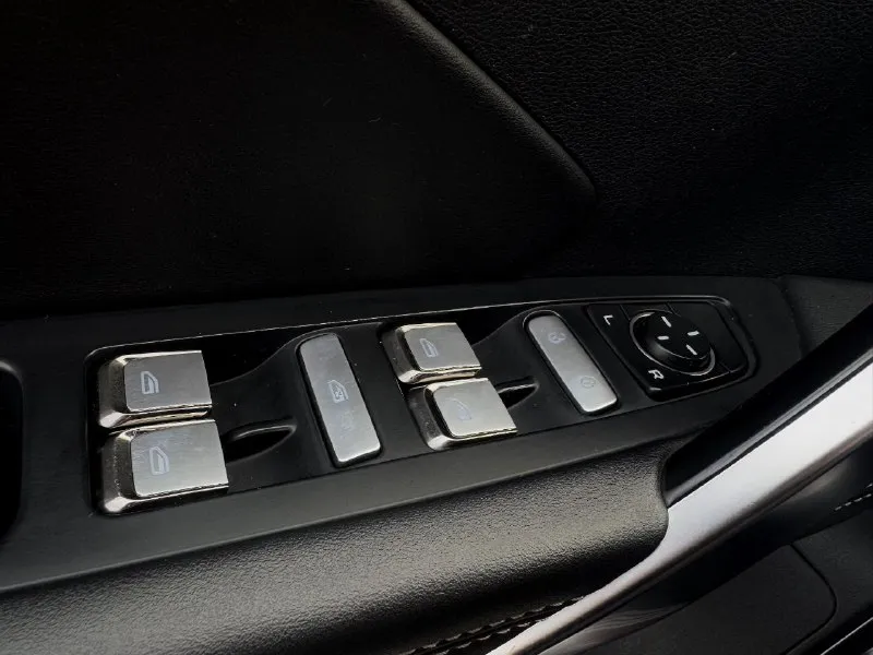 🏁в продаже geely atlas pro год выпуска: 2023 пробег на табло: 91 405 км птс : электронный, юр. чистый двигатель: 1.5 бензин трансмиссия: aт vin: y4k8722zxpb303505 цена: 1 370 000 новая цена: 1 340 000 руб. 📞 + 7 (928) 113-61-61 адрес: г. ростов-на-дону, тц «сиверс», пр. сиверса, 23 – как нас найти способы оплаты: — наличные; — кредит (20 банков); — безнал без ндс; — обмен на ваш авто. больше подробностей об авто и способах оплаты узнавайте у менеджера @rnd_auto_zao ______________ смотрите все авто в наличии – https://autozao. ru/ 🗺️ присоединяйтесь к авто зао в других городах: — москва — краснодар — екатеринбург - фотография - 10