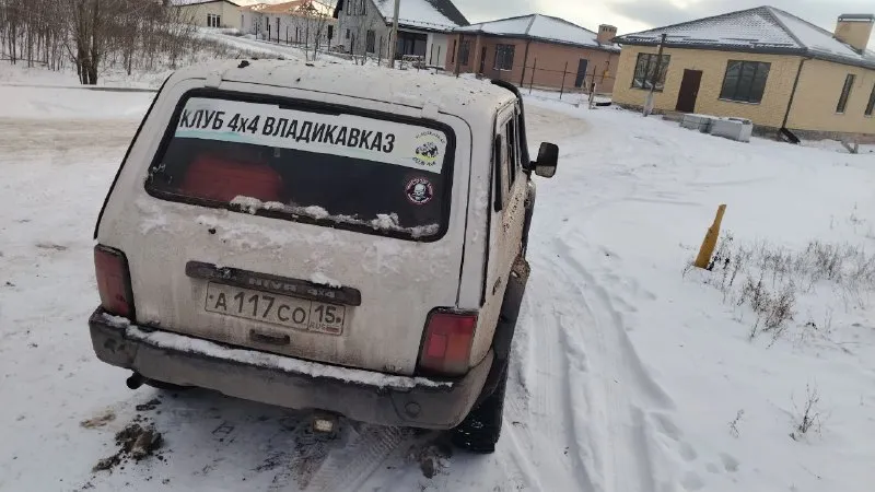 2001 год мотор инжектор полностью перебирали все новое ставили 1.7 объем кпп 5 ти ступка, машина на каркасе, промовиленая, днище и крыша в шумке, стоит музыка, саб и усилок сниму, поставлю другой саб, колонки оставлю технически машина в идеальном состоянии окрашена в рапторе, вписан газ можно смело установить, есть две запаски пробег на данный момент виден на фото цена 450к есть торг осмотр в ростове(левенцовка) @shoroh61 писать звонить в телеграмм - фотография - 3