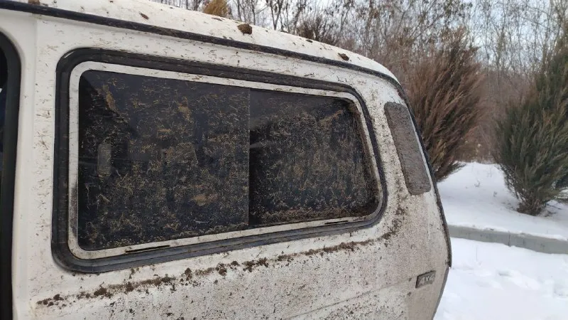 2001 год мотор инжектор полностью перебирали все новое ставили 1.7 объем кпп 5 ти ступка, машина на каркасе, промовиленая, днище и крыша в шумке, стоит музыка, саб и усилок сниму, поставлю другой саб, колонки оставлю технически машина в идеальном состоянии окрашена в рапторе, вписан газ можно смело установить, есть две запаски пробег на данный момент виден на фото цена 450к есть торг осмотр в ростове(левенцовка) @shoroh61 писать звонить в телеграмм - фотография - 4