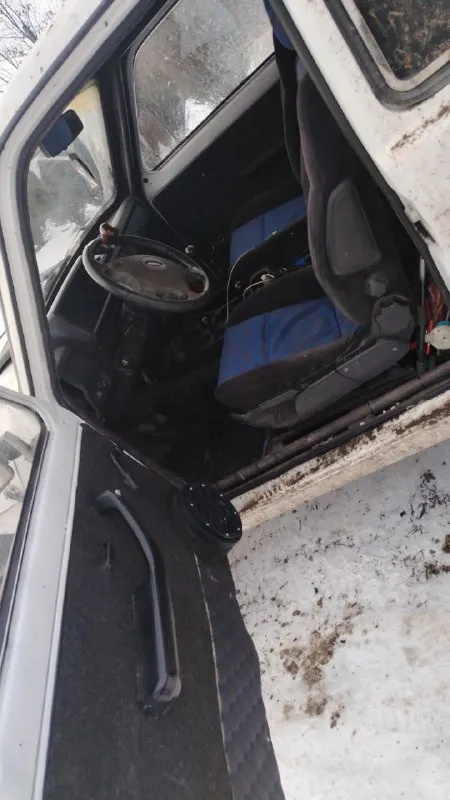 2001 год мотор инжектор полностью перебирали все новое ставили 1.7 объем кпп 5 ти ступка, машина на каркасе, промовиленая, днище и крыша в шумке, стоит музыка, саб и усилок сниму, поставлю другой саб, колонки оставлю технически машина в идеальном состоянии окрашена в рапторе, вписан газ можно смело установить, есть две запаски пробег на данный момент виден на фото цена 450к есть торг осмотр в ростове(левенцовка) @shoroh61 писать звонить в телеграмм - фотография - 7