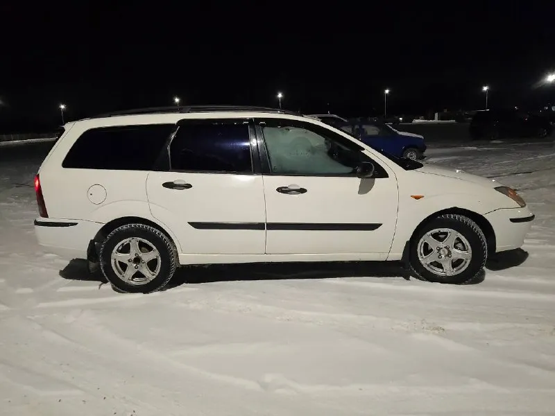 Продам форд фокус 2004 год, двигатель 1.6 16 кл. рабочая машина, за техникой следили, ходовая в идеале, двигатель масло не берёт, не дымит, коробка работает чётко, резина липучка в хорошем состоянии, салон не ушатан, комфортно и приятно ездить, по электрике всё работает, не гнилая, ржавчины нет, дно целое, вложений не требует, документы в порядке, штрафов нет, ограничений нет. цена 250.000 руб тел: 8-904-444-95-95 - фотография - 2