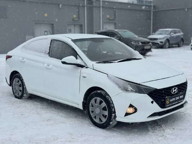 🏁в продаже hyundai solaris год выпуска: 2021 пробег на табло: 134 000 км птс : электронный, юр. чистый двигатель: 1.6 бензин трансмиссия: at vin: z94k241cbmr269609 цена: 940 000 руб. 📞 + 7 (928) 113-61-61 адрес: г. ростов-на-дону, тц «сиверс», пр. сиверса, 23 – как нас найти способы оплаты: — наличные; — кредит (20 банков); — безнал без ндс; — обмен на ваш авто. больше подробностей об авто и способах оплаты узнавайте у менеджера @autozaorndbot ______________ смотрите все авто в наличии – https://autozao. ru/ 🗺️ присоединяйтесь к авто зао в других городах: — москва — краснодар — екатеринбург - фотография - 2