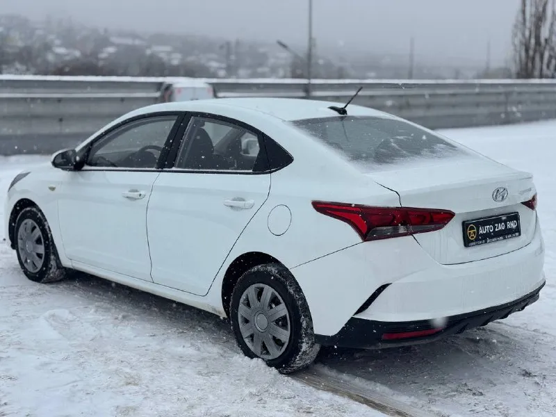 🏁в продаже hyundai solaris год выпуска: 2021 пробег на табло: 134 000 км птс : электронный, юр. чистый двигатель: 1.6 бензин трансмиссия: at vin: z94k241cbmr269609 цена: 940 000 руб. 📞 + 7 (928) 113-61-61 адрес: г. ростов-на-дону, тц «сиверс», пр. сиверса, 23 – как нас найти способы оплаты: — наличные; — кредит (20 банков); — безнал без ндс; — обмен на ваш авто. больше подробностей об авто и способах оплаты узнавайте у менеджера @autozaorndbot ______________ смотрите все авто в наличии – https://autozao. ru/ 🗺️ присоединяйтесь к авто зао в других городах: — москва — краснодар — екатеринбург - фотография - 4