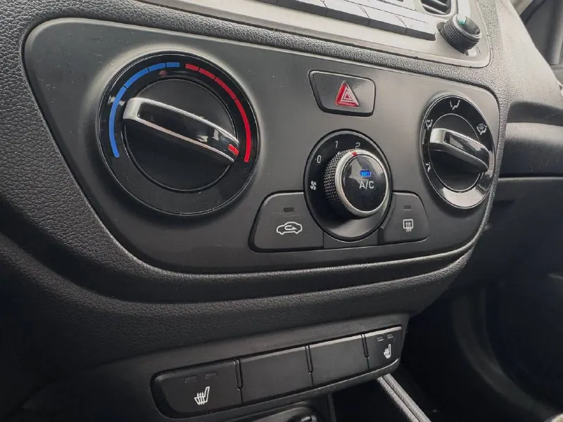 🏁в продаже hyundai solaris год выпуска: 2021 пробег на табло: 134 000 км птс : электронный, юр. чистый двигатель: 1.6 бензин трансмиссия: at vin: z94k241cbmr269609 цена: 940 000 руб. 📞 + 7 (928) 113-61-61 адрес: г. ростов-на-дону, тц «сиверс», пр. сиверса, 23 – как нас найти способы оплаты: — наличные; — кредит (20 банков); — безнал без ндс; — обмен на ваш авто. больше подробностей об авто и способах оплаты узнавайте у менеджера @autozaorndbot ______________ смотрите все авто в наличии – https://autozao. ru/ 🗺️ присоединяйтесь к авто зао в других городах: — москва — краснодар — екатеринбург - фотография - 7