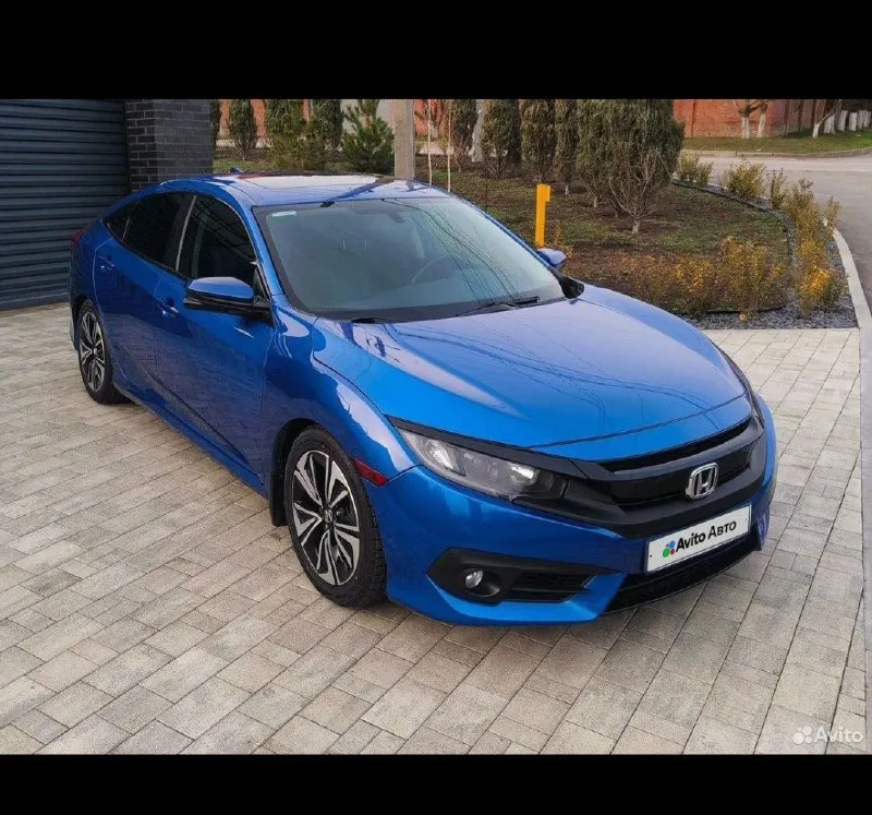 🚗марка модель: honda civic 🗓️год выпуска: 2018 💵цена: 1 835 000 🕹️кпп: вариатор 🛢️объём: 1.5 turbo 182 л. с. ⛽тип двигателя: бензин 🏃🏻‍♂️пробег: 100 000 км 🏙️город: ростов-на-дону телефон: 89376327222 велюровый салон; камеры заднего и бокового видов; двухзонный климат-контроль; люк; подогрев передних сидений; подогрев зеркал заднего (бокового) видов; бесключевой доступ; кожаный руль и селектор кпп; виртуальная приборная панель; мультируль; автозапуск; 2 ключа; большой монитор мультимедии. качественная шви салона и арок; антихром; качественный свет (были установлены лазерные 3-х чиповые светодиодные линзы, покрашен пластик внутри фары, а так же установлены светодиодные лампы в дальний свет и противотуманные фары); активирован carplay\android avto; новая зимняя резина; проведено то; силиконовые рамки rcs; 3d lux коврики; коврик в багажник; https://www. avito. ru/donetsk/avtomobili/honda_civic_1.5_cvt_2018_100_000_km_7865131190?utm_campaign=native&utm_medium=item_page_android&utm_source=soc_sharing_seller - фотография - 3