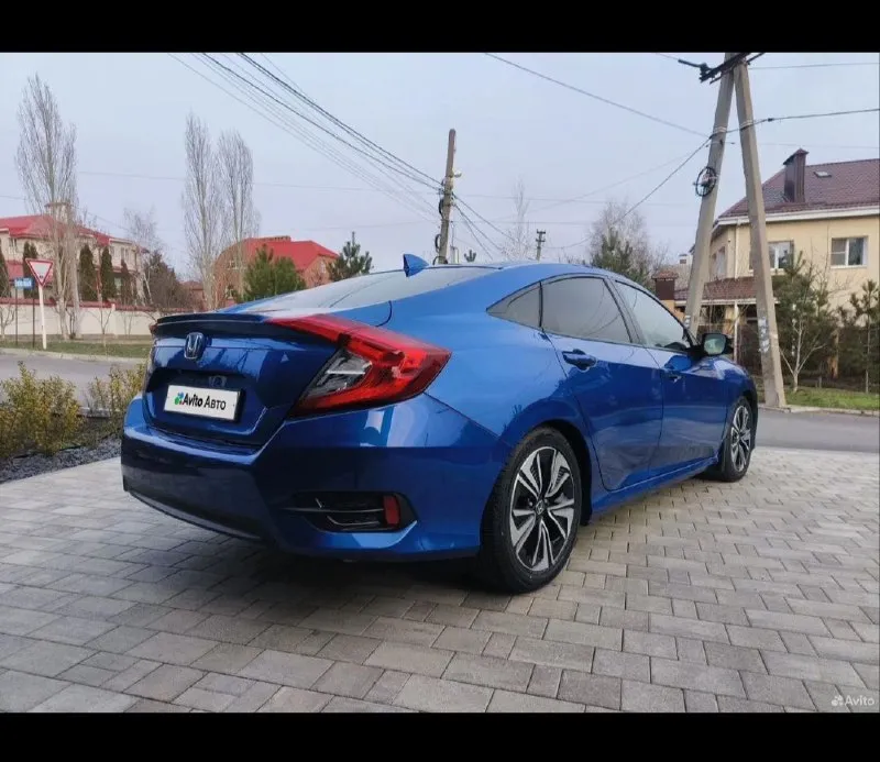 🚗марка модель: honda civic 🗓️год выпуска: 2018 💵цена: 1 835 000 🕹️кпп: вариатор 🛢️объём: 1.5 turbo 182 л. с. ⛽тип двигателя: бензин 🏃🏻‍♂️пробег: 100 000 км 🏙️город: ростов-на-дону телефон: 89376327222 велюровый салон; камеры заднего и бокового видов; двухзонный климат-контроль; люк; подогрев передних сидений; подогрев зеркал заднего (бокового) видов; бесключевой доступ; кожаный руль и селектор кпп; виртуальная приборная панель; мультируль; автозапуск; 2 ключа; большой монитор мультимедии. качественная шви салона и арок; антихром; качественный свет (были установлены лазерные 3-х чиповые светодиодные линзы, покрашен пластик внутри фары, а так же установлены светодиодные лампы в дальний свет и противотуманные фары); активирован carplay\android avto; новая зимняя резина; проведено то; силиконовые рамки rcs; 3d lux коврики; коврик в багажник; https://www. avito. ru/donetsk/avtomobili/honda_civic_1.5_cvt_2018_100_000_km_7865131190?utm_campaign=native&utm_medium=item_page_android&utm_source=soc_sharing_seller - фотография - 4