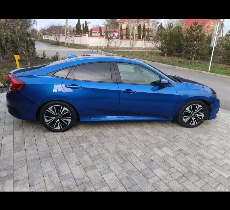 🚗марка модель: honda civic 🗓️год выпуска: 2018 💵цена: 1 835 000 🕹️кпп: вариатор 🛢️объём: 1.5 turbo 182 л. с. ⛽тип двигателя: бензин 🏃🏻‍♂️пробег: 100 000 км 🏙️город: ростов-на-дону телефон: 89376327222 велюровый салон; камеры заднего и бокового видов; двухзонный климат-контроль; люк; подогрев передних сидений; подогрев зеркал заднего (бокового) видов; бесключевой доступ; кожаный руль и селектор кпп; виртуальная приборная панель; мультируль; автозапуск; 2 ключа; большой монитор мультимедии. качественная шви салона и арок; антихром; качественный свет (были установлены лазерные 3-х чиповые светодиодные линзы, покрашен пластик внутри фары, а так же установлены светодиодные лампы в дальний свет и противотуманные фары); активирован carplay\android avto; новая зимняя резина; проведено то; силиконовые рамки rcs; 3d lux коврики; коврик в багажник; https://www. avito. ru/donetsk/avtomobili/honda_civic_1.5_cvt_2018_100_000_km_7865131190?utm_campaign=native&utm_medium=item_page_android&utm_source=soc_sharing_seller - фотография - 7