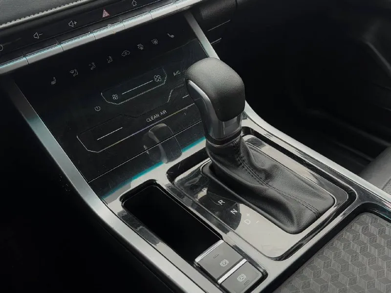 🏁в продаже chery tiggo 4 pro год выпуска: 2023 пробег на табло: 67 000 км птс: электронный, юр. чистый двигатель: 1.5 бензин трансмиссия: cvt vin: lvvdb21b8pd953653 цена: 1 020 000 новая цена: 990 000 руб. 📞 + 7 (928) 113-61-61 адрес: г. ростов-на-дону, тц «сиверс», пр. сиверса, 23 – как нас найти способы оплаты: — наличные; — кредит (20 банков); — безнал без ндс; — обмен на ваш авто. больше подробностей об авто и способах оплаты узнавайте у менеджера @autozaorndbot _______________ смотрите все авто в наличии – https://autozao. ru/ 🗺️ присоединяйтесь к авто зао в других городах: — москва — краснодар — екатеринбург - фотография - 8