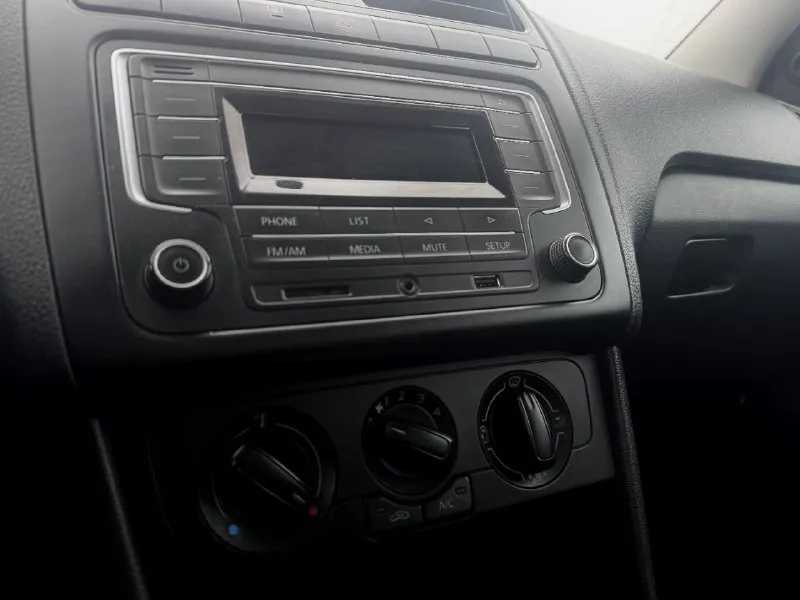 🏁в продаже volkswagen polo год выпуска: 2019 пробег на табло: 164 000км птс: оригинальный, юр. чистый двигатель: 1.6 бензин трансмиссия: аt vin: xw8zzz61zkg042962 цена: 740 000 руб. 📞 + 7 (928) 113-61-61 адрес: г. ростов-на-дону, тц «сиверс», пр. сиверса, 23 – как нас найти способы оплаты: — наличные; — кредит (20 банков); — безнал без ндс; — обмен на ваш авто. больше подробностей об авто и способах оплаты узнавайте у менеджера @autozaorndbot ___________ смотрите все авто в наличии – https://autozao. ru/ 🗺️ присоединяйтесь к авто зао в других городах: — москва — краснодар — екатеринбург - фотография - 8