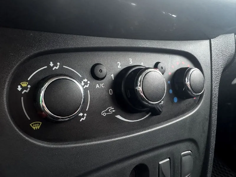 🏁в продаже renault logan год выпуска: 2021 пробег на табло: 81 000км птс: электронный, юр. чистый двигатель: 1.6 бензин трансмиссия: мt vin: x7l4srlv467346080 цена: 570 000 руб. 📞 + 7 (928) 113-61-61 адрес: г. ростов-на-дону, тц «сиверс», пр. сиверса, 23 – как нас найти способы оплаты: — наличные; — кредит (20 банков); — безнал без ндс; — обмен на ваш авто. больше подробностей об авто и способах оплаты узнавайте у менеджера @autozaorndbot _______________ смотрите все авто в наличии – https://autozao. ru/ 🗺️ присоединяйтесь к авто зао в других городах: — москва — краснодар — екатеринбург - фотография - 7