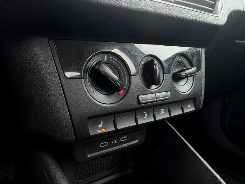 🏁в продаже skoda rapid год выпуска: 2021 пробег на табло: 132 000км птс: электронный, юр. чистый двигатель: 1.6 бензин трансмиссия: аt vin: xw8ac2nh8nk102099 цена: 990 000 руб. 📞 +7 (938) 130-35-61 адрес: г. ростов-на-дону, тц «сиверс», пр. сиверса, 23 – как нас найти способы оплаты: — наличные; — кредит (20 банков); — безнал без ндс; — обмен на ваш авто. больше подробностей об авто и способах оплаты узнавайте у менеджера @autozaorndbot _______________ смотрите все авто в наличии – https://autozao. ru/ 🗺️ присоединяйтесь к авто зао в других городах: — москва — краснодар — екатеринбург - фотография - 7