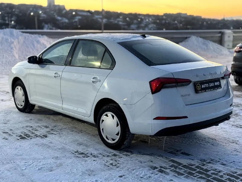 🏁в продаже skoda rapid год выпуска: 2021 пробег на табло: 127 000 км птс: электронный, юр. чистый двигатель: 1.6 бензин трансмиссия: аt vin: xw8ac2nh1mk133533 цена: 990 000 руб. 📞 +7 (938) 130-35-61 адрес: г. ростов-на-дону, тц «сиверс», пр. сиверса, 23 – как нас найти способы оплаты: — наличные; — кредит (20 банков); — безнал без ндс; — обмен на ваш авто. больше подробностей об авто и способах оплаты узнавайте у менеджера @autozaorndbot _______________ смотрите все авто в наличии – https://autozao. ru/ 🗺️ присоединяйтесь к авто зао в других городах: — москва — краснодар — екатеринбург - фотография - 3