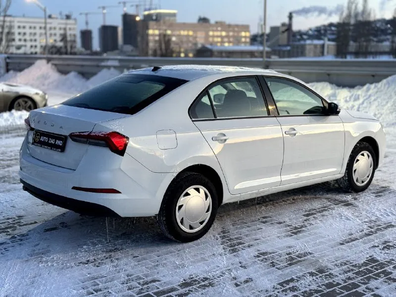 🏁в продаже skoda rapid год выпуска: 2021 пробег на табло: 127 000 км птс: электронный, юр. чистый двигатель: 1.6 бензин трансмиссия: аt vin: xw8ac2nh1mk133533 цена: 990 000 руб. 📞 +7 (938) 130-35-61 адрес: г. ростов-на-дону, тц «сиверс», пр. сиверса, 23 – как нас найти способы оплаты: — наличные; — кредит (20 банков); — безнал без ндс; — обмен на ваш авто. больше подробностей об авто и способах оплаты узнавайте у менеджера @autozaorndbot _______________ смотрите все авто в наличии – https://autozao. ru/ 🗺️ присоединяйтесь к авто зао в других городах: — москва — краснодар — екатеринбург - фотография - 4