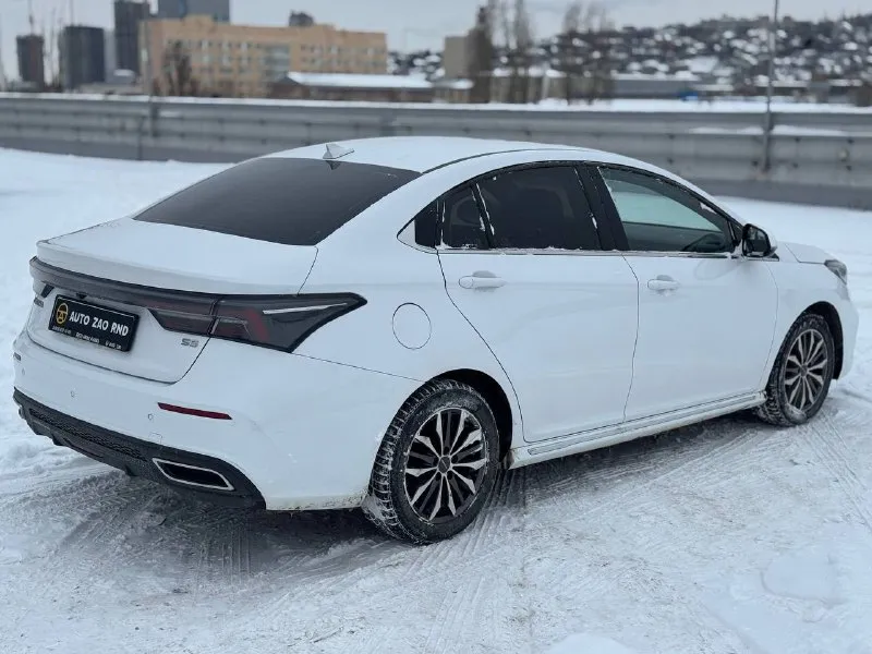 🏁в продаже omoda s5 год выпуска: 2023 пробег на табло: 43 000 км птс: электронный, юр. чистый двигатель: 1.5 бензин трансмиссия: cvt vin: lvvdc21b2rd041634 цена: 1 090 000 руб. 📞 +7 (938) 130-35-61 адрес: г. ростов-на-дону, тц «сиверс», пр. сиверса, 23 – как нас найти способы оплаты: — наличные; — кредит (20 банков); — безнал без ндс; — обмен на ваш авто. больше подробностей об авто и способах оплаты узнавайте у менеджера @autozaorndbot ___________ смотрите все авто в наличии – https://autozao. ru/ 🗺️ присоединяйтесь к авто зао в других городах: — москва — краснодар — екатеринбург - фотография - 4