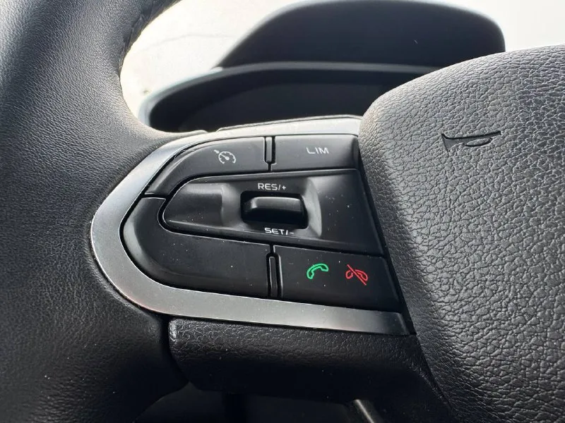 🏁в продаже geely coolray год выпуска: 2023 пробег на табло: 54 000 км птс: электронный, юр. чистый двигатель: 1.5 бензин трансмиссия: amt vin: y4k8622z7pb911629 цена: 1 330 000 руб. 📞 +7 (938) 130-35-61 адрес: г. ростов-на-дону, тц «сиверс», пр. сиверса, 23 – как нас найти способы оплаты: — наличные; — кредит (20 банков); — безнал без ндс; — обмен на ваш авто. больше подробностей об авто и способах оплаты узнавайте у менеджера @autozaorndbot ___________ смотрите все авто в наличии – https://autozao. ru/ 🗺️ присоединяйтесь к авто зао в других городах: — москва — краснодар — екатеринбург - фотография - 7