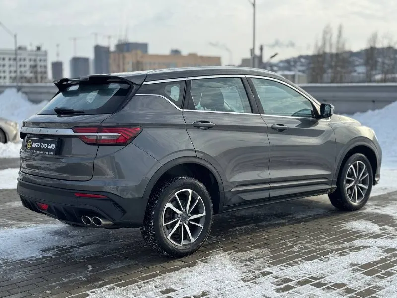 🏁в продаже geely coolray год выпуска: 2023 пробег на табло: 56 000 км птс: электронный, юр. чистый двигатель: 1.5 бензин трансмиссия: amt vin: y4k8622z0pb905090 цена: 1 350 000 руб. 📞 +7 (938) 130-35-61 адрес: г. ростов-на-дону, тц «сиверс», пр. сиверса, 23 – как нас найти способы оплаты: — наличные; — кредит (20 банков); — безнал без ндс; — обмен на ваш авто. больше подробностей об авто и способах оплаты узнавайте у менеджера @autozaorndbot ___________ смотрите все авто в наличии – https://autozao. ru/ 🗺️ присоединяйтесь к авто зао в других городах: — москва — краснодар — екатеринбург - фотография - 3