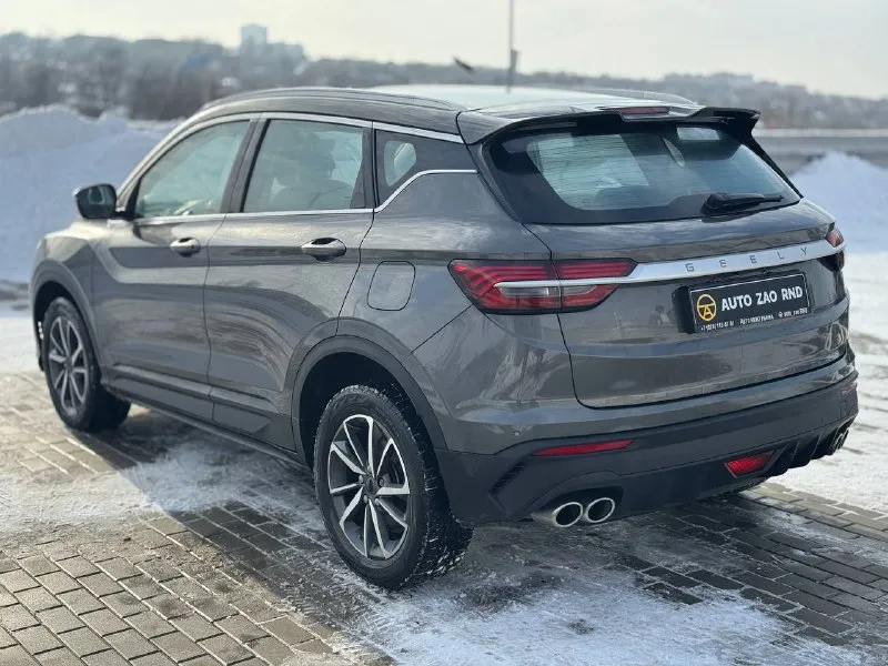 🏁в продаже geely coolray год выпуска: 2023 пробег на табло: 56 000 км птс: электронный, юр. чистый двигатель: 1.5 бензин трансмиссия: amt vin: y4k8622z0pb905090 цена: 1 350 000 руб. 📞 +7 (938) 130-35-61 адрес: г. ростов-на-дону, тц «сиверс», пр. сиверса, 23 – как нас найти способы оплаты: — наличные; — кредит (20 банков); — безнал без ндс; — обмен на ваш авто. больше подробностей об авто и способах оплаты узнавайте у менеджера @autozaorndbot ___________ смотрите все авто в наличии – https://autozao. ru/ 🗺️ присоединяйтесь к авто зао в других городах: — москва — краснодар — екатеринбург - фотография - 4