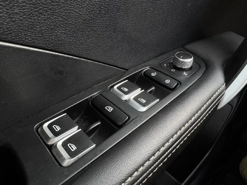 🏁в продаже geely coolray год выпуска: 2023 пробег на табло: 56 000 км птс: электронный, юр. чистый двигатель: 1.5 бензин трансмиссия: amt vin: y4k8622z0pb905090 цена: 1 350 000 руб. 📞 +7 (938) 130-35-61 адрес: г. ростов-на-дону, тц «сиверс», пр. сиверса, 23 – как нас найти способы оплаты: — наличные; — кредит (20 банков); — безнал без ндс; — обмен на ваш авто. больше подробностей об авто и способах оплаты узнавайте у менеджера @autozaorndbot ___________ смотрите все авто в наличии – https://autozao. ru/ 🗺️ присоединяйтесь к авто зао в других городах: — москва — краснодар — екатеринбург - фотография - 9