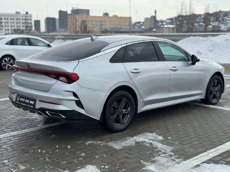 🏁в продаже kia k5 год выпуска: 2021 пробег на табло: 175 000 км птс: электронный, юр. чистый двигатель: 2.0 бензин трансмиссия: at vin: xweg2414bm0002485 цена: 1 690 000 руб. 📞 +7 (938) 130-35-61 адрес: г. ростов-на-дону, тц «сиверс», пр. сиверса, 23 – как нас найти способы оплаты: — наличные; — кредит (20 банков); — безнал без ндс; — обмен на ваш авто. больше подробностей об авто и способах оплаты узнавайте у менеджера @autozaorndbot ___________ смотрите все авто в наличии – https://autozao. ru/ 🗺️ присоединяйтесь к авто зао в других городах: — москва — краснодар — екатеринбург - фотография - 4