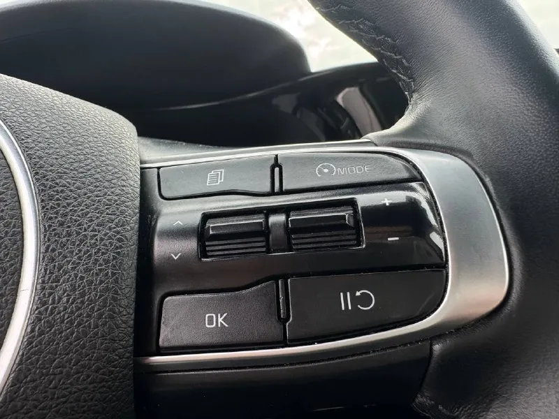 🏁в продаже kia k5 год выпуска: 2021 пробег на табло: 175 000 км птс: электронный, юр. чистый двигатель: 2.0 бензин трансмиссия: at vin: xweg2414bm0002485 цена: 1 690 000 руб. 📞 +7 (938) 130-35-61 адрес: г. ростов-на-дону, тц «сиверс», пр. сиверса, 23 – как нас найти способы оплаты: — наличные; — кредит (20 банков); — безнал без ндс; — обмен на ваш авто. больше подробностей об авто и способах оплаты узнавайте у менеджера @autozaorndbot ___________ смотрите все авто в наличии – https://autozao. ru/ 🗺️ присоединяйтесь к авто зао в других городах: — москва — краснодар — екатеринбург - фотография - 7