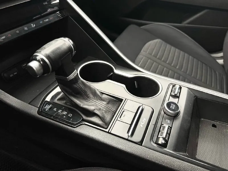 🏁в продаже kia k5 год выпуска: 2021 пробег на табло: 175 000 км птс: электронный, юр. чистый двигатель: 2.0 бензин трансмиссия: at vin: xweg2414bm0002485 цена: 1 690 000 руб. 📞 +7 (938) 130-35-61 адрес: г. ростов-на-дону, тц «сиверс», пр. сиверса, 23 – как нас найти способы оплаты: — наличные; — кредит (20 банков); — безнал без ндс; — обмен на ваш авто. больше подробностей об авто и способах оплаты узнавайте у менеджера @autozaorndbot ___________ смотрите все авто в наличии – https://autozao. ru/ 🗺️ присоединяйтесь к авто зао в других городах: — москва — краснодар — екатеринбург - фотография - 8