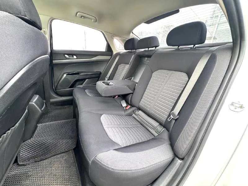 🏁в продаже kia k5 год выпуска: 2021 пробег на табло: 175 000 км птс: электронный, юр. чистый двигатель: 2.0 бензин трансмиссия: at vin: xweg2414bm0002485 цена: 1 690 000 руб. 📞 +7 (938) 130-35-61 адрес: г. ростов-на-дону, тц «сиверс», пр. сиверса, 23 – как нас найти способы оплаты: — наличные; — кредит (20 банков); — безнал без ндс; — обмен на ваш авто. больше подробностей об авто и способах оплаты узнавайте у менеджера @autozaorndbot ___________ смотрите все авто в наличии – https://autozao. ru/ 🗺️ присоединяйтесь к авто зао в других городах: — москва — краснодар — екатеринбург - фотография - 9