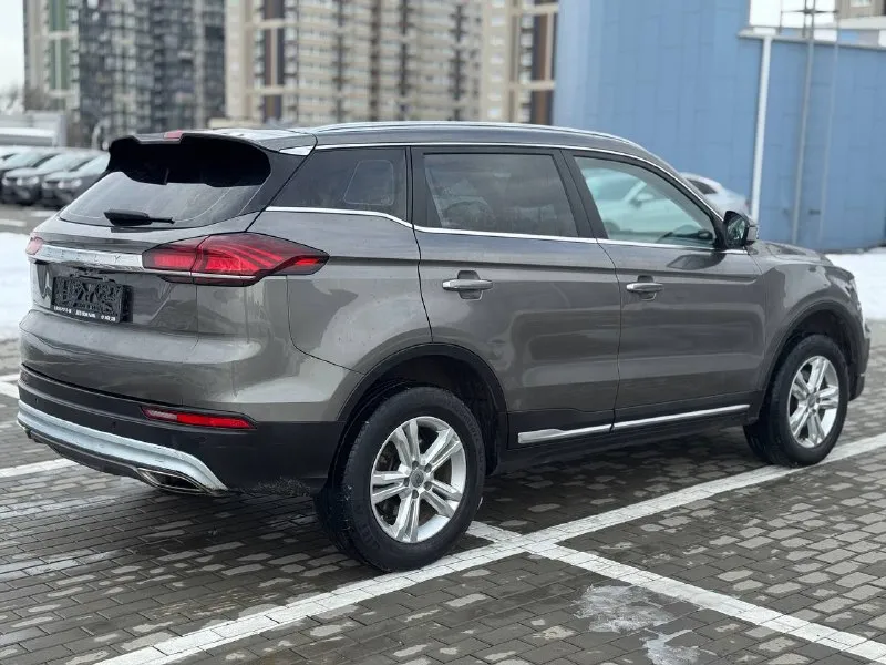 🏁в продаже geely atlas pro год выпуска: 2022 пробег на табло: 77 000 км птс: электронный, юр. чистый двигатель: 1.5 бензин трансмиссия: at vin: y4k8722z6nb306057 цена: 1 450 000 руб. 📞 +7 (938) 130-35-61 адрес: г. ростов-на-дону, тц «сиверс», пр. сиверса, 23 – как нас найти способы оплаты: — наличные; — кредит (20 банков); — безнал без ндс; — обмен на ваш авто. больше подробностей об авто и способах оплаты узнавайте у менеджера в @autozaorndbot ___________ смотрите все авто в наличии – https://autozao. ru/ 🗺️ присоединяйтесь к авто зао в других городах: — москва — краснодар — екатеринбург - фотография - 3