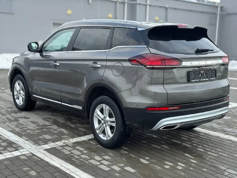 🏁в продаже geely atlas pro год выпуска: 2022 пробег на табло: 77 000 км птс: электронный, юр. чистый двигатель: 1.5 бензин трансмиссия: at vin: y4k8722z6nb306057 цена: 1 450 000 руб. 📞 +7 (938) 130-35-61 адрес: г. ростов-на-дону, тц «сиверс», пр. сиверса, 23 – как нас найти способы оплаты: — наличные; — кредит (20 банков); — безнал без ндс; — обмен на ваш авто. больше подробностей об авто и способах оплаты узнавайте у менеджера в @autozaorndbot ___________ смотрите все авто в наличии – https://autozao. ru/ 🗺️ присоединяйтесь к авто зао в других городах: — москва — краснодар — екатеринбург - фотография - 4