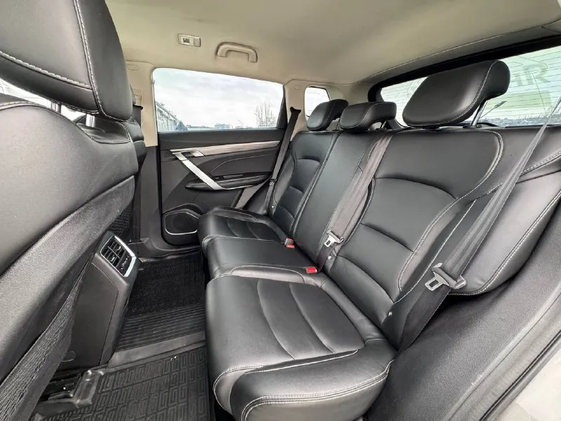 🏁в продаже geely atlas pro год выпуска: 2022 пробег на табло: 77 000 км птс: электронный, юр. чистый двигатель: 1.5 бензин трансмиссия: at vin: y4k8722z6nb306057 цена: 1 450 000 руб. 📞 +7 (938) 130-35-61 адрес: г. ростов-на-дону, тц «сиверс», пр. сиверса, 23 – как нас найти способы оплаты: — наличные; — кредит (20 банков); — безнал без ндс; — обмен на ваш авто. больше подробностей об авто и способах оплаты узнавайте у менеджера в @autozaorndbot ___________ смотрите все авто в наличии – https://autozao. ru/ 🗺️ присоединяйтесь к авто зао в других городах: — москва — краснодар — екатеринбург - фотография - 9