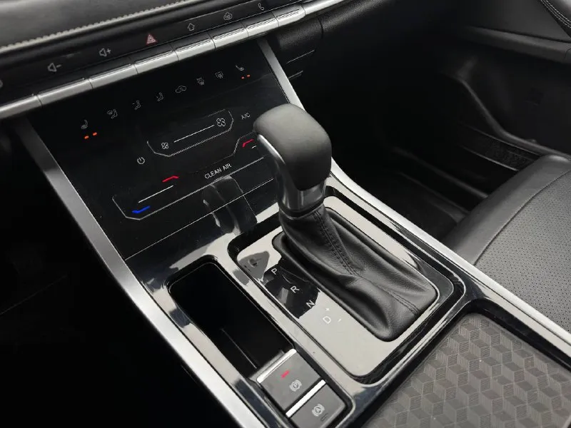 🏁в продаже chery tiggo 7 pro год выпуска: 2023 пробег на табло: 65 000 км птс: электронный, юр. чистый двигатель: 1.5 бензин трансмиссия: cvt vin: lvvdb21b5pd734553 цена: 1 350 000 руб. 📞 +7 (938) 130-35-61 адрес: г. ростов-на-дону, тц «сиверс», пр. сиверса, 23 – как нас найти способы оплаты: — наличные; — кредит (20 банков); — безнал без ндс; — обмен на ваш авто. больше подробностей об авто и способах оплаты узнавайте у менеджера в @autozaorndbot ___________ смотрите все авто в наличии – https://autozao. ru/ 🗺️ присоединяйтесь к авто зао в других городах: — москва — краснодар — екатеринбург - фотография - 6