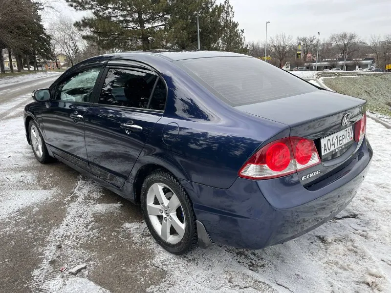 Honda civic 2008 г. в 4d. в отличном состоянии. в максимальной комплектации. птс оригинал, 4 владельца, два ключа. у машины зеленый отчет истории, без дтп, с родным пробегом. двигатель 1.8 на 140 л. с работает ровно, весь сухой, тянет отлично. коробка классический автомат, передачи листает не заметно. ходовая приятная без посторонних звуков. кузов в отличном состоянии, весь ровный и красивый. салон чистый и аккуратный. в машине есть все для комфортного передвижения, а именно: климат контроль подогрев сидений камера заднего вида магнитола с блютус мультируль подрулевые лепестки и т. д. стоят красивые, заводские литые диски на хорошей зимней резине. машина обслужена и вложений не требует. все документы в порядке. цена: 695к автотека 👇 автотека хонда цивик ростов-на-дону связь: 89064257555 - фотография - 7