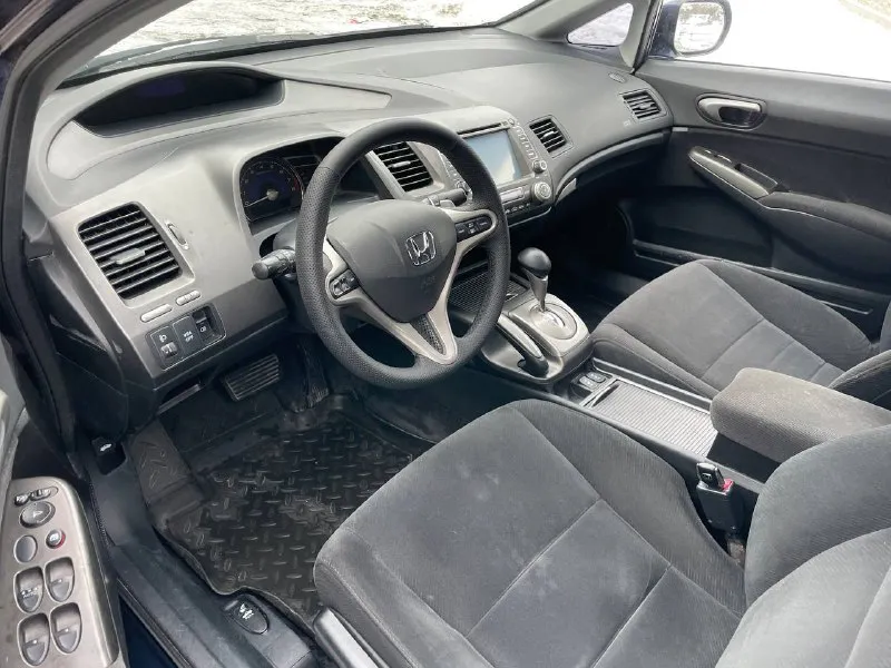 Honda civic 2008 г. в 4d. в отличном состоянии. в максимальной комплектации. птс оригинал, 4 владельца, два ключа. у машины зеленый отчет истории, без дтп, с родным пробегом. двигатель 1.8 на 140 л. с работает ровно, весь сухой, тянет отлично. коробка классический автомат, передачи листает не заметно. ходовая приятная без посторонних звуков. кузов в отличном состоянии, весь ровный и красивый. салон чистый и аккуратный. в машине есть все для комфортного передвижения, а именно: климат контроль подогрев сидений камера заднего вида магнитола с блютус мультируль подрулевые лепестки и т. д. стоят красивые, заводские литые диски на хорошей зимней резине. машина обслужена и вложений не требует. все документы в порядке. цена: 695к автотека 👇 автотека хонда цивик ростов-на-дону связь: 89064257555 - фотография - 9
