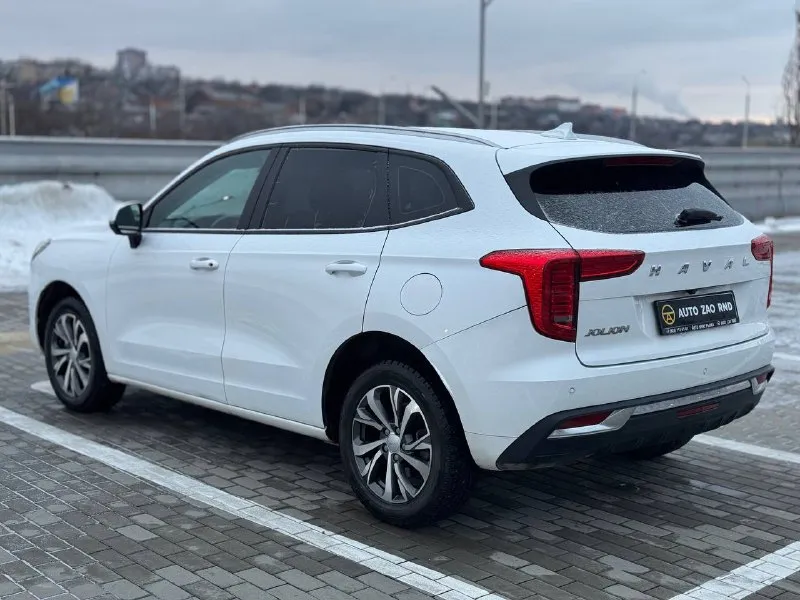 🏁в продаже haval jolion год выпуска: 2023 пробег на табло: 92 000 км птс: электронный, юр. чистый двигатель: 1.5 бензин трансмиссия: amt vin: xzgee04a5pa844616 цена: 1 290 000 руб. 📞 +7 (938) 130-35-61 адрес: г. ростов-на-дону, тц «сиверс», пр. сиверса, 23 – как нас найти способы оплаты: — наличные; — кредит (20 банков); — безнал без ндс; — обмен на ваш авто. больше подробностей об авто и способах оплаты узнавайте у менеджера в @autozaorndbot ___________ смотрите все авто в наличии – https://autozao. ru/ 🗺️ присоединяйтесь к авто зао в других городах: — москва — краснодар — екатеринбург - фотография - 4