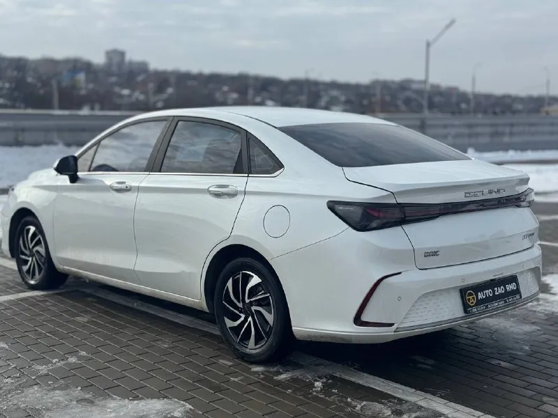 🏁в продаже baic u5 plus год выпуска: 2023 пробег на табло: 56 000 км птс: электронный, юр. чистый двигатель: 1.5 бензин трансмиссия: cvt vin: xwdclsac3p0001927 цена: 1 110 000 новая цена: 1 090 000 руб. 📞 +7 (938) 130-35-61 адрес: г. ростов-на-дону, тц «сиверс», пр. сиверса, 23 – как нас найти способы оплаты: — наличные; — кредит (20 банков); — безнал без ндс; — обмен на ваш авто. больше подробностей об авто и способах оплаты узнавайте у менеджера в @autozaorndbot ___________ смотрите все авто в наличии – https://autozao. ru/ 🗺️ присоединяйтесь к авто зао в других городах: — москва — краснодар — екатеринбург - фотография - 4