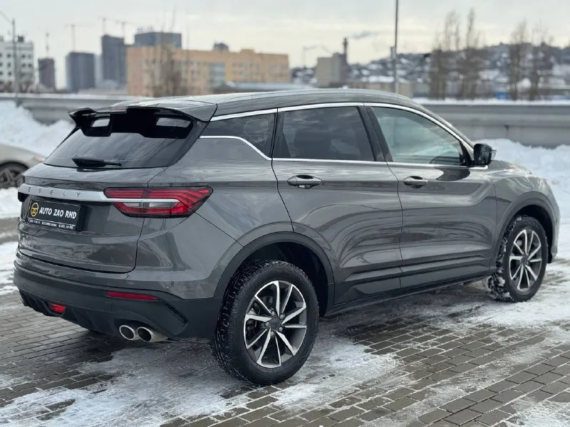 🏁в продаже geely coolray год выпуска: 2023 пробег на табло: 79 000 км птс: электронный, юр. чистый двигатель: 1.5 бензин трансмиссия: amt vin: y4k8622z2pb905057 цена: 1 330 000 новая цена: 1 290 000 руб. 📞 +7 (938) 130-35-61 адрес: г. ростов-на-дону, тц «сиверс», пр. сиверса, 23 – как нас найти способы оплаты: — наличные; — кредит (20 банков); — безнал без ндс; — обмен на ваш авто. больше подробностей об авто и способах оплаты узнавайте у менеджера @autozaorndbot ___________ смотрите все авто в наличии – https://autozao. ru/ 🗺️ присоединяйтесь к авто зао в других городах: — москва — краснодар — екатеринбург - фотография - 4