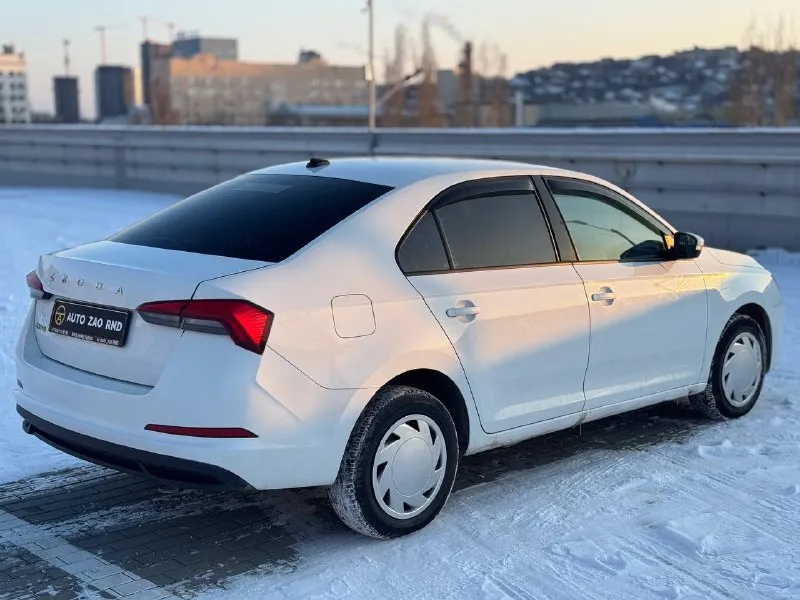 🏁в продаже skoda rapid год выпуска: 2021 пробег на табло: 124 600 км птс: электронный, юр. чистый двигатель: 1.6 бензин трансмиссия: ат vin: xw8ac2nh1mk133547 цена: 970 000 новая цена: 960 000 руб. 📞 +7 (938) 130-35-61 адрес: г. ростов-на-дону, тц «сиверс», пр. сиверса, 23 – как нас найти способы оплаты: — наличные; — кредит (20 банков); — безнал без ндс; — обмен на ваш авто. больше подробностей об авто и способах оплаты узнавайте у менеджера @autozaorndbot ___________ смотрите все авто в наличии – https://autozao. ru/ 🗺️ присоединяйтесь к авто зао в других городах: — москва — краснодар — екатеринбург - фотография - 3