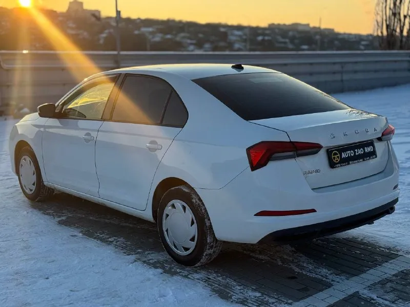 🏁в продаже skoda rapid год выпуска: 2021 пробег на табло: 124 600 км птс: электронный, юр. чистый двигатель: 1.6 бензин трансмиссия: ат vin: xw8ac2nh1mk133547 цена: 970 000 новая цена: 960 000 руб. 📞 +7 (938) 130-35-61 адрес: г. ростов-на-дону, тц «сиверс», пр. сиверса, 23 – как нас найти способы оплаты: — наличные; — кредит (20 банков); — безнал без ндс; — обмен на ваш авто. больше подробностей об авто и способах оплаты узнавайте у менеджера @autozaorndbot ___________ смотрите все авто в наличии – https://autozao. ru/ 🗺️ присоединяйтесь к авто зао в других городах: — москва — краснодар — екатеринбург - фотография - 4