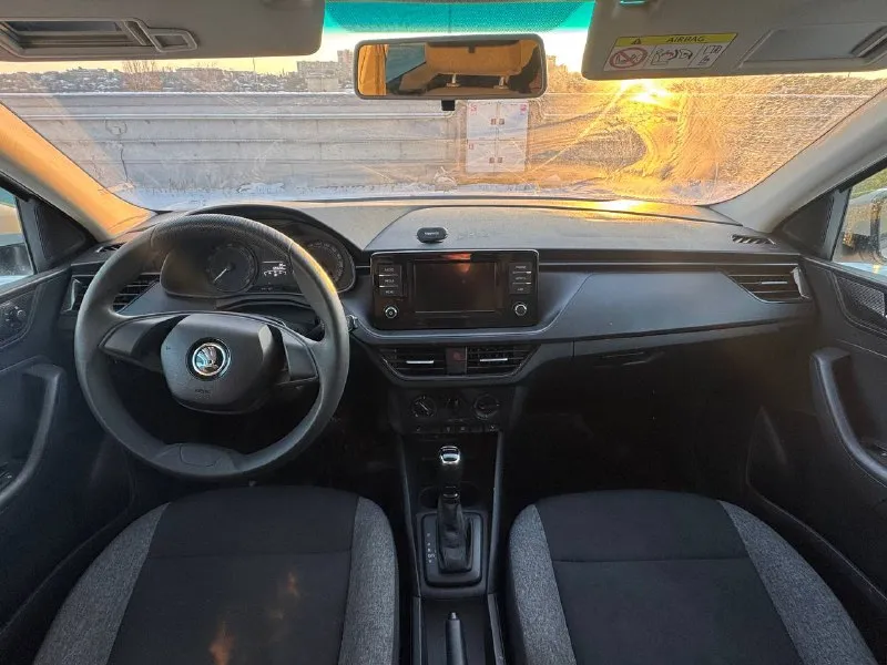 🏁в продаже skoda rapid год выпуска: 2021 пробег на табло: 124 600 км птс: электронный, юр. чистый двигатель: 1.6 бензин трансмиссия: ат vin: xw8ac2nh1mk133547 цена: 970 000 новая цена: 960 000 руб. 📞 +7 (938) 130-35-61 адрес: г. ростов-на-дону, тц «сиверс», пр. сиверса, 23 – как нас найти способы оплаты: — наличные; — кредит (20 банков); — безнал без ндс; — обмен на ваш авто. больше подробностей об авто и способах оплаты узнавайте у менеджера @autozaorndbot ___________ смотрите все авто в наличии – https://autozao. ru/ 🗺️ присоединяйтесь к авто зао в других городах: — москва — краснодар — екатеринбург - фотография - 5